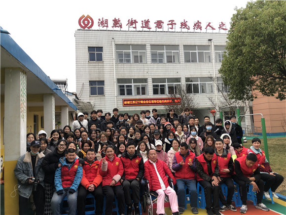 行知圓夢·用心用手繪就一片藍天