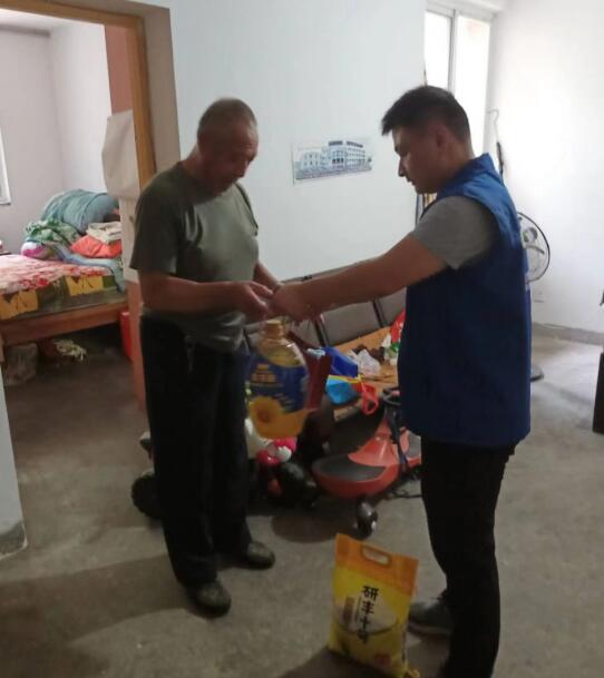 盛江社區(qū)：立足崗位做奉獻 “黨建+政務”當先鋒