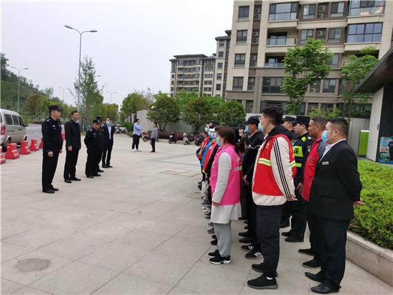 攝山村：學(xué)黨史、辦實(shí)事 小區(qū)反電詐宣傳不停歇