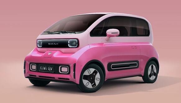 1769元！寶駿KiWi EV“豬小八”萌寵版車貼發(fā)布：包安裝再加1850元