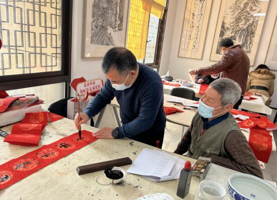 石埠橋社區(qū)：開展“迎新春 慶虎年”寫福字、送春聯(lián)活動