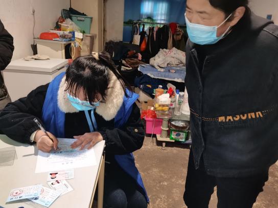 楊柳湖社區(qū)：網(wǎng)格員開展“敲門行動(dòng)” 助力排查流動(dòng)人員