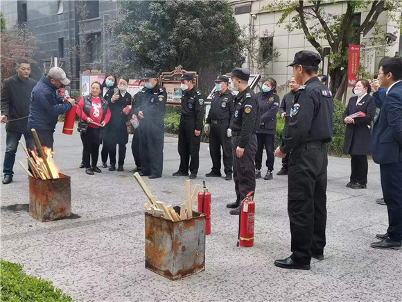 化纖新村社區(qū)新時(shí)代文明實(shí)踐站：開展消防演習(xí)共筑平安家園